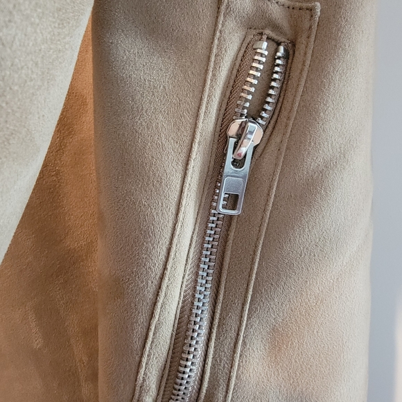 Coat - Picture 6 of 9